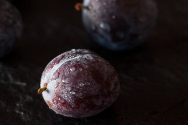 Organik olgun mor Erik Erik