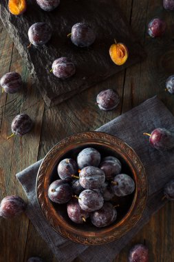 Organik olgun mor Erik Erik