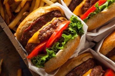 Çift çizburger ve patates kızartması