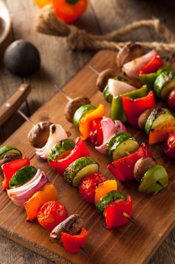 Organik ev yapımı sebze şiş Kababs