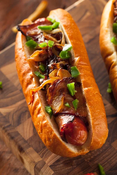 Bacon caseiro embrulhado Hot Dogs — Fotografia de Stock