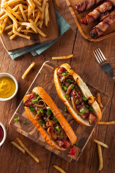 Hausgemachter Speck verpackt Hot Dogs — Stockfoto