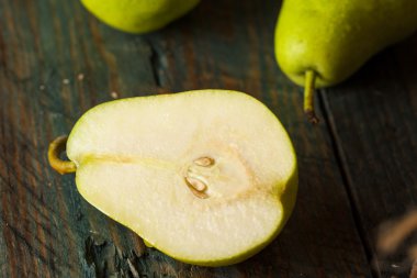 Yeşil organik Bartlett armut