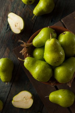 Yeşil organik Bartlett armut