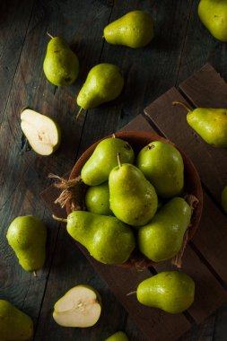 Yeşil organik Bartlett armut