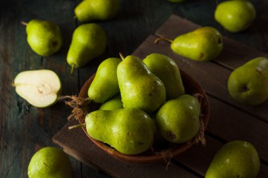 Yeşil organik Bartlett armut