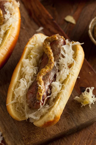 Sör Bratwurst savanyú káposztával — Stock Fotó