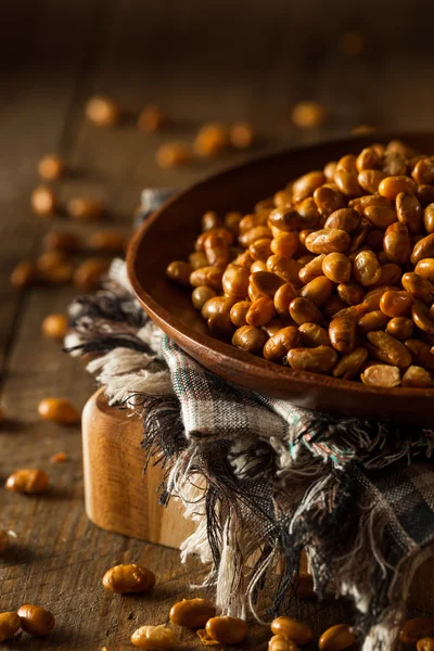 Соленые соевые орехи — стоковое фото