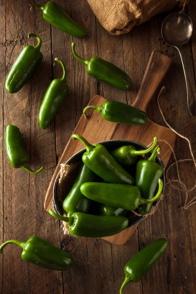 Peperoni verdi Jalapeno biologici — Foto Stock