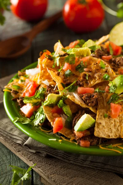 Nachos de carne y queso cargados —  Fotos de Stock