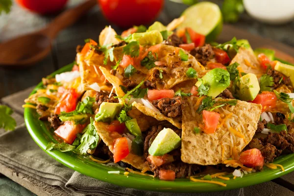 Nachos de carne y queso cargados — Foto de Stock