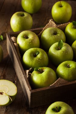 Yeşil granny smith elma