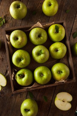 Yeşil granny smith elma