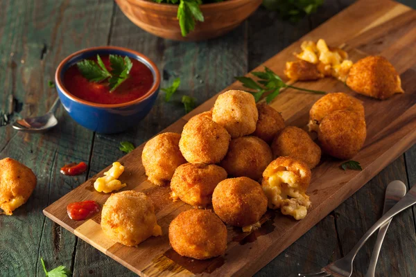 Gebratene Mac- und Käsehäppchen — Stockfoto