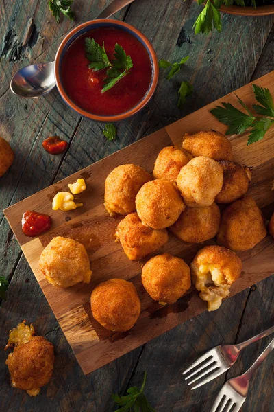 Fried Mac a sýrem kousnutí — Stock fotografie