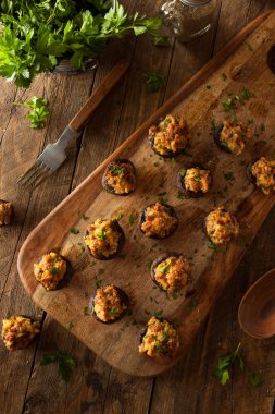 Ev yapımı sosis mantar dolması