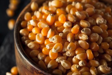 Ham organik sarı patlamış mısır