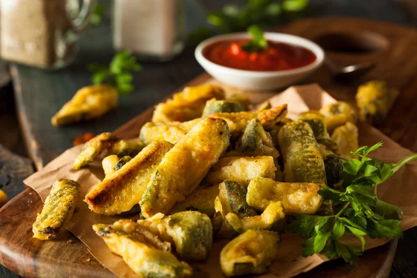 Zelfgemaakte gebakken courgette Fries — Stockfoto