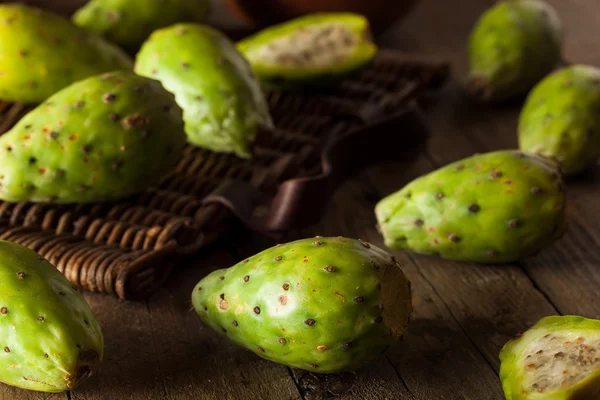 Ham organik yeşil kaktüs armut — Stok fotoğraf