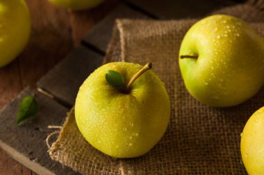 Ham organik altın lezzetli elma