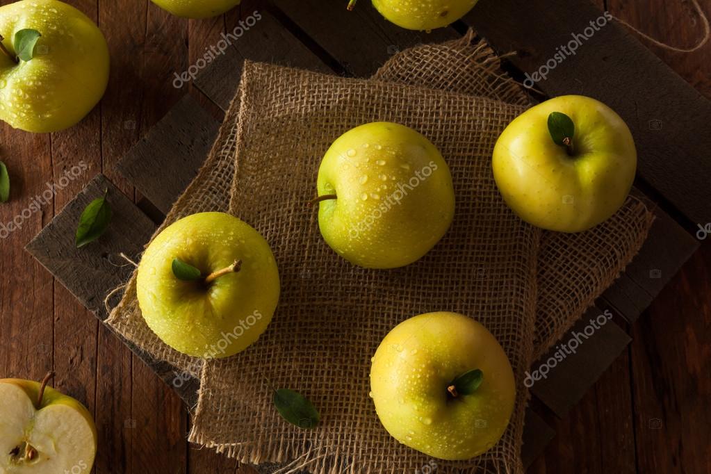 https://st2.depositphotos.com/1692343/8274/i/950/depositphotos_82740128-stock-photo-raw-organic-golden-delicious-apples.jpg