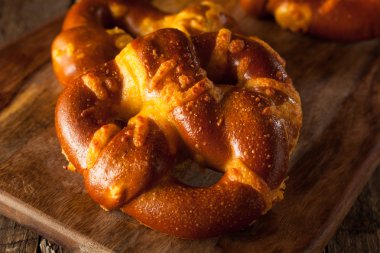 Peynirli Alman yumuşak Pretzels