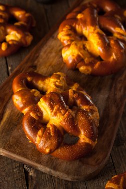Peynirli Alman yumuşak Pretzels