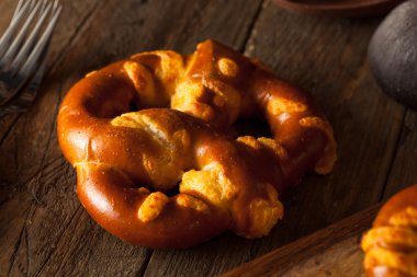 Peynirli Alman yumuşak Pretzels