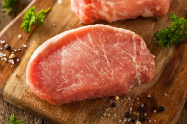 Ham organik kemiksiz domuz pirzolası