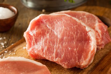 Ham organik kemiksiz domuz pirzolası