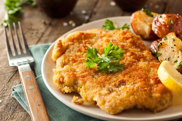 Zelfgemaakte gepaneerd Duitse Weiner Schnitzel Rechtenvrije Stockafbeeldingen