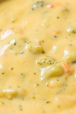 Ev yapımı Brokoli Peynirli ve Havuçlu Çedar Çorbası