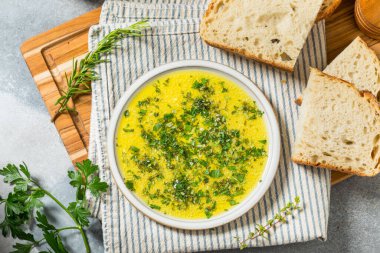 İtalyan Ekmeğiyle Sağlıklı Ot Batıran Zeytin Yağı