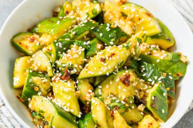 Baharatlı ev yapımı Asya Salatalıklı Soya ve Susam ezmesi