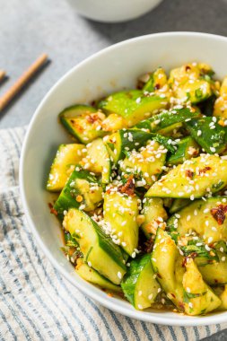 Baharatlı ev yapımı Asya Salatalıklı Soya ve Susam ezmesi