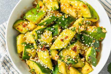 Baharatlı ev yapımı Asya Salatalıklı Soya ve Susam ezmesi