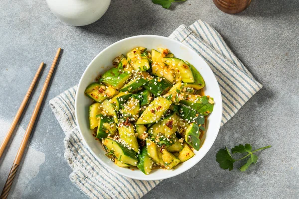 Baharatlı ev yapımı Asya Salatalıklı Soya ve Susam ezmesi