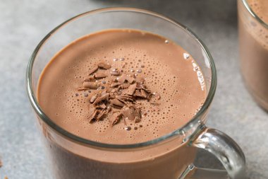 Tatlı Sıcak Çikolatalı Eggnog Bardakta Punch