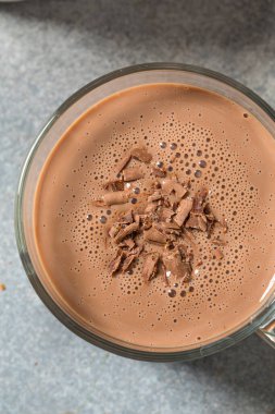 Tatlı Sıcak Çikolatalı Eggnog Bardakta Punch