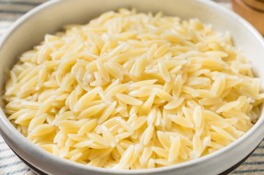 Ev Yapımı Sağlıklı Kase İçinde Orzo Pasta