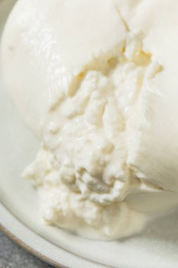 Sağlıklı Organik Beyaz Burrata Mozzarella Peyniri Pişirmeye Hazır