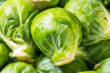 Bir kasede Yeşil Organik Çiğ Brüksel lahanası