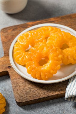 Tabakta ev yapımı Hint Jalebi Tatlısı