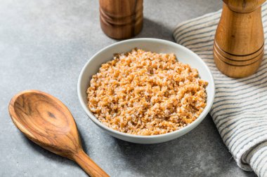 Organik Bulgar Buğdayını Kasede Pişirdi