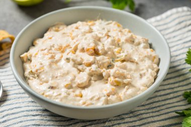 Mayo ve patates kızartmalı kremalı mısır soslu sos.