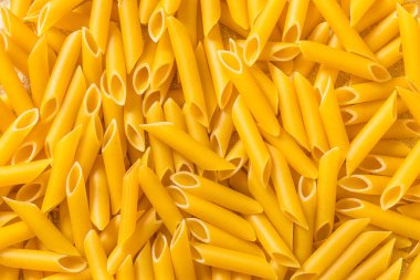 Organik Çiğ Mostaccioli Pastası Kasede Pişmeye Hazır