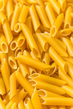 Organik Çiğ Mostaccioli Pastası Kasede Pişmeye Hazır
