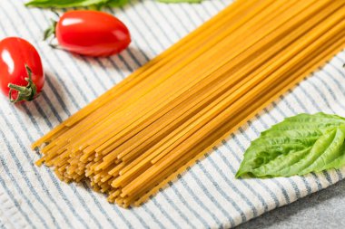 Kuru Organik Buğday Spagettisi Pişirmeye Hazır