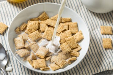 Sağlıklı Tam Buğday Kahvaltısı Sütlü Gevrek