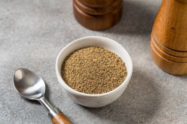 Çiğ Kahverengi Organik Kereviz Yemek Kasesindeki Tohumlar